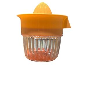 Vintage Gemco 10 Ounce Citrus Juicer Easy Screw Top Plastic Beige